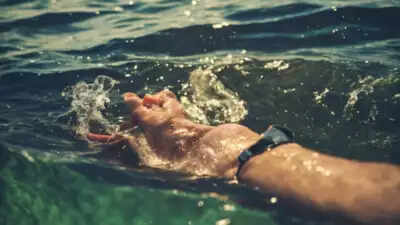 படகு கவிழ்ந்து கப்பல்