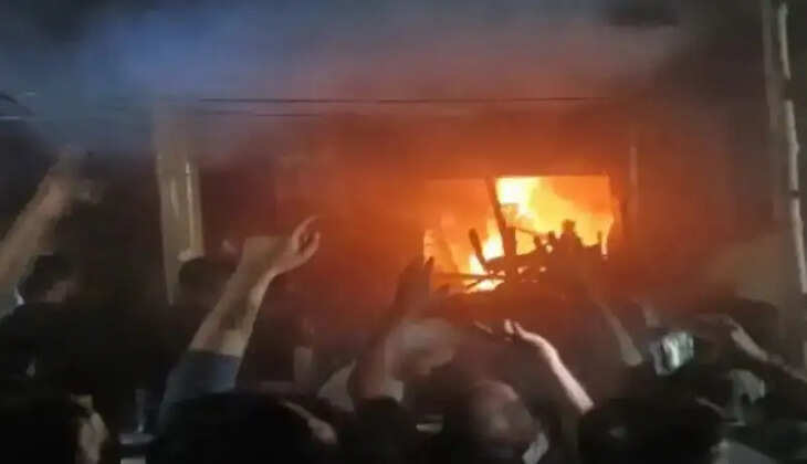  தன்பாத் சந்தையில் தீ விபத்து