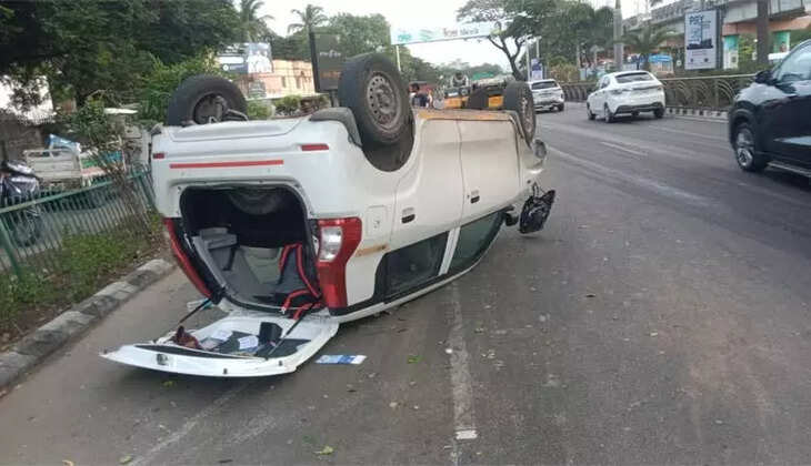 குப்புற கவிழ்ந்த கார்