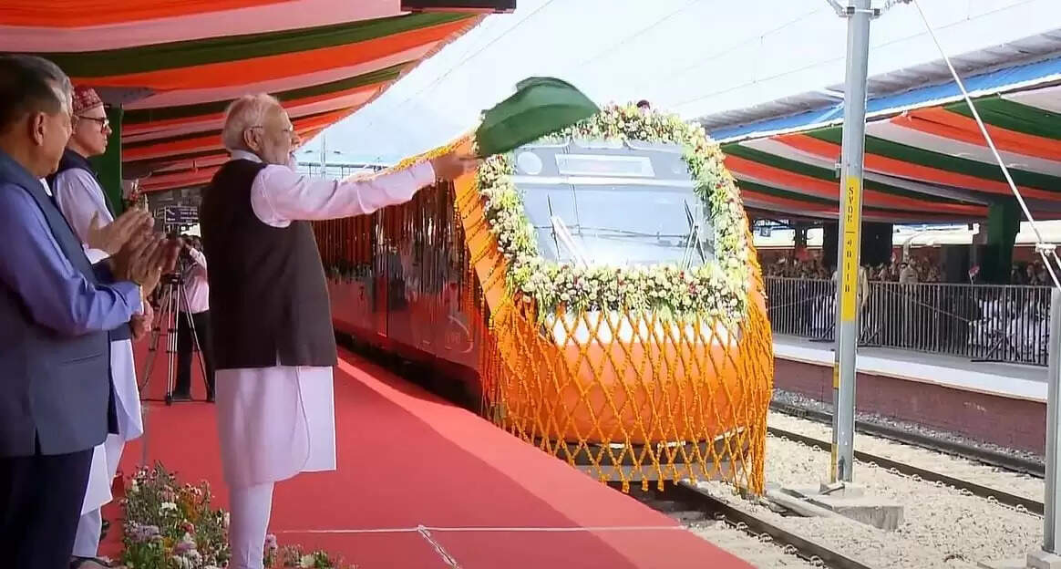 கத்ரா - ஸ்ரீநகர் இடையா வந்தே பாரத் ரயில் சேவை... பிரதமர் மோடி தொடங்கி வைப்பு! &nbsp;