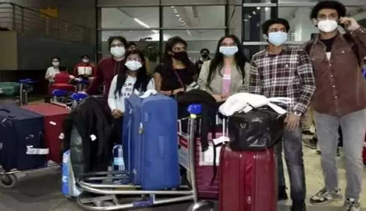 விமான நிலையம் மாணவர்கள் வெளியேற்றம் ஏர்போர்ட் கனடா