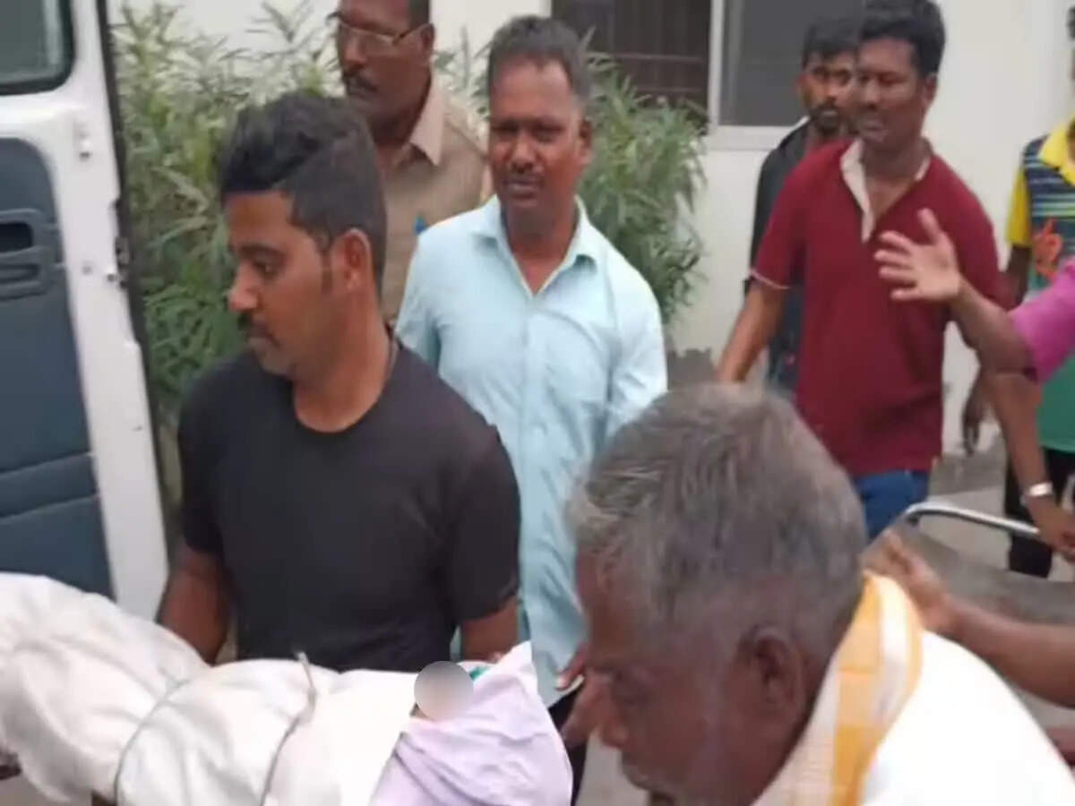 10 வருஷம் தவம் இருந்து பெத்த பிள்ள தண்ணியில போச்சே!! 2வயது குழந்தை தண்ணீர்த் தொட்டியில் விழுந்து பலி!! கதறித் துடித்த பெற்றோர்!!