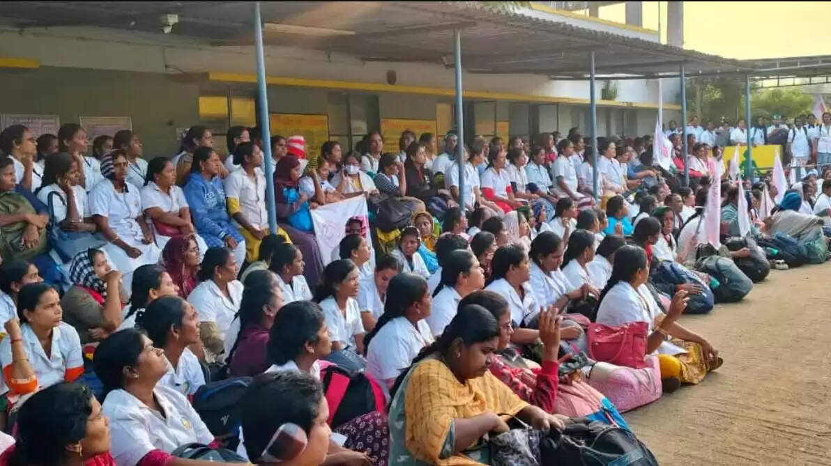 நர்ஸ் செவிலியர்கள் போராட்டம்