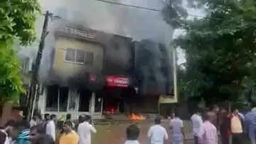 ஷோரூம் தீ விபத்து