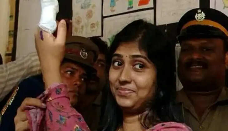 காயம் இளம்பெண் வாக்குப்பதிவு கட்டைவிரல்