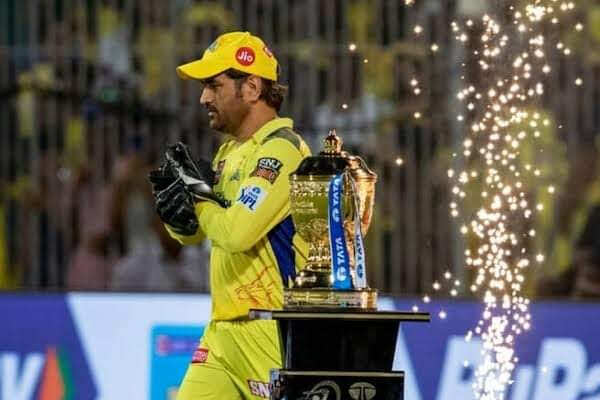 ஓய்வு குறித்து தோனி?! திரும்ப வருவேன்னு சொல்லு!! ரசிகர்கள் உற்சாகம்!!