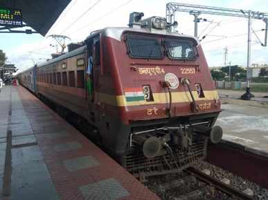 28 எக்ஸ்பிரஸ் ரயில்கள் மேல்மருவத்தூரில் நின்று செல்லும்... தெற்கு ரயில்வே!