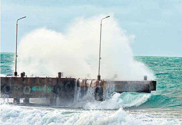 நாளை இரவு வரை 4 மாவட்டங்களுக்கு ” கள்ளக்கடல் “ எச்சரிக்கை!