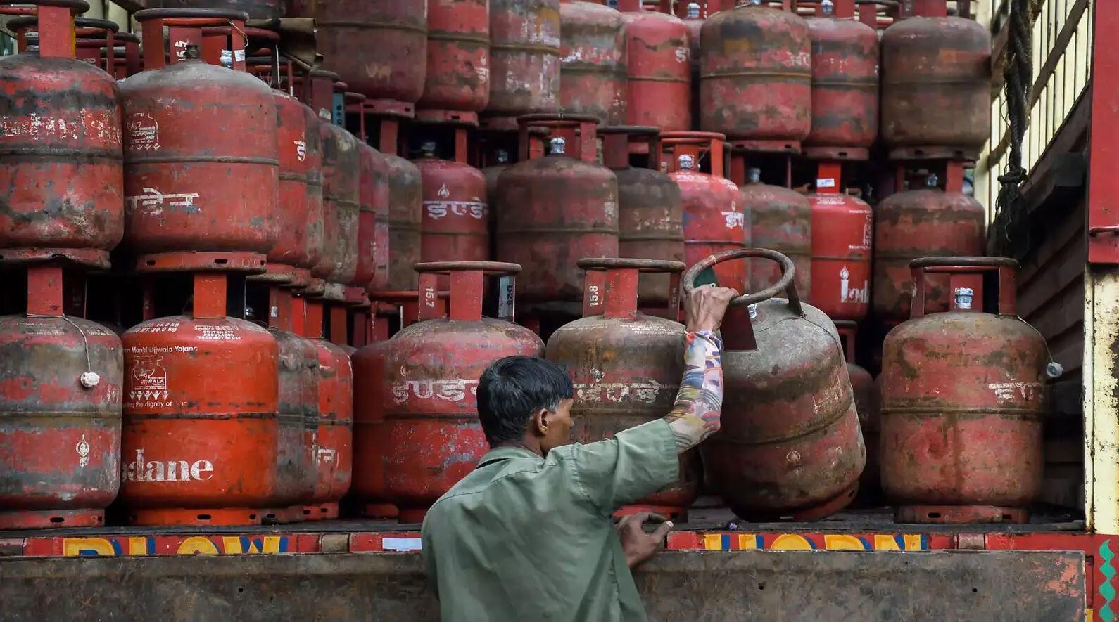 அடையாள அட்டை இருந்தால் உடனடி சிலிண்டர் டெலிவரி - மத்திய அரசின் 'மாஸ்டர் பிளான்'!