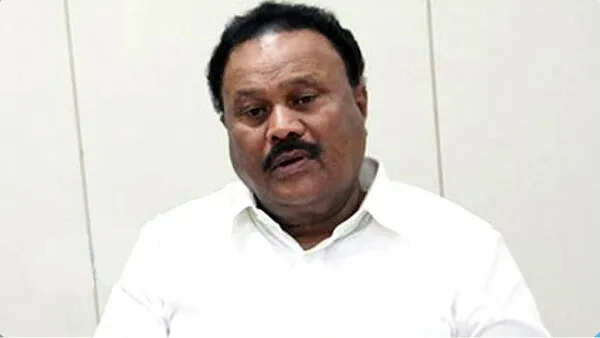 தொண்டர்கள் அதிர்ச்சி... அதிமுக முன்னாள் அமைச்சர் திண்டுக்கல் சீனிவாசன் மருத்துவமனையில் அனுமதி!