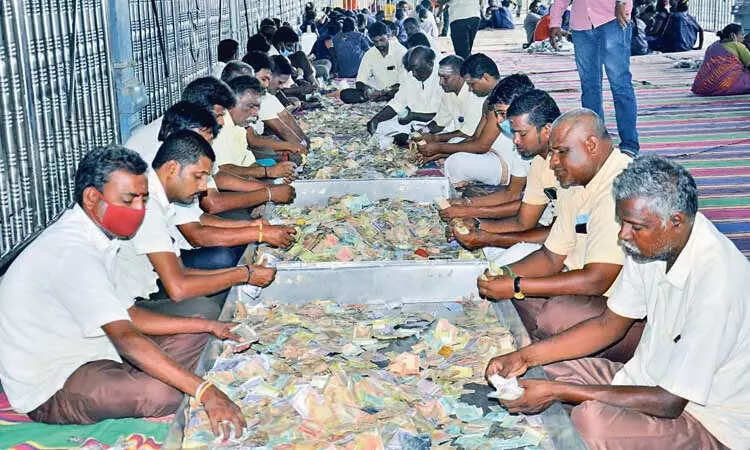 ஒரே மாசத்துல ரூ1.25 கோடி வசூல்! 100 சவரன் தங்கம் காணிக்கை! களை கட்டும் முருகன் கோயில்!