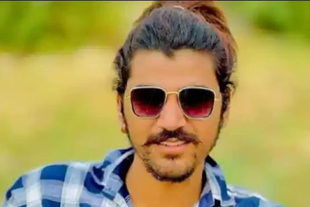 மரத்தில் மோதி அப்பளம் போல் நொறுங்கிய கார்!! சோஷியல் மீடியா பிரபலம் உயிரிழப்பு!!