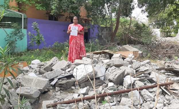 அதிர்ச்சி... ராணுவ வீரரின் வீடு இடிப்பு... கலெக்டரிடம் மனைவி கண்ணீர் புகார்!