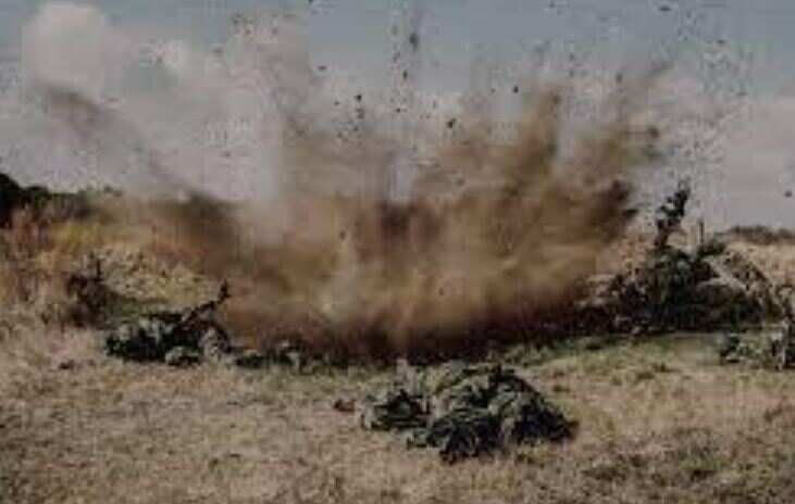 அதிர்ச்சி.. கண்ணிவெடியில் சிக்கிய போலீஸ் ஜீப்.. வெடித்து சிதறியதில் 3 பேர் பலி!