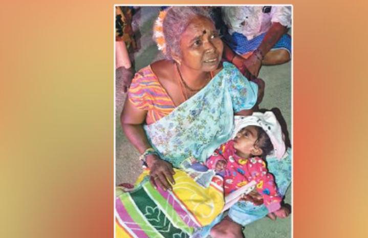 பேருந்து நிலையத்தில் இளம்பெண் விட்டுச் சென்ற குழந்தை ... பரபரப்பு!