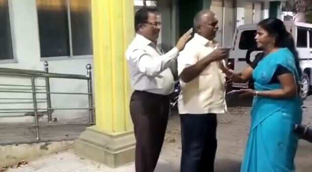 ’என் சொந்தக்காரரிடம் எப்படி வரி வசூலிப்பாய்’.. நகராட்சி அலுவலரை அலற விட்ட பெண் கவுன்சிலர்!