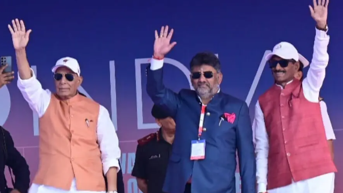 பிரயாக்ராஜில் ஆன்மிகத்தின் கும்பமேளா பெங்களூருவில் விமானப் படையின் மகா கும்பமேளா... ராஜ்நாத் சிங் பெருமிதம்!