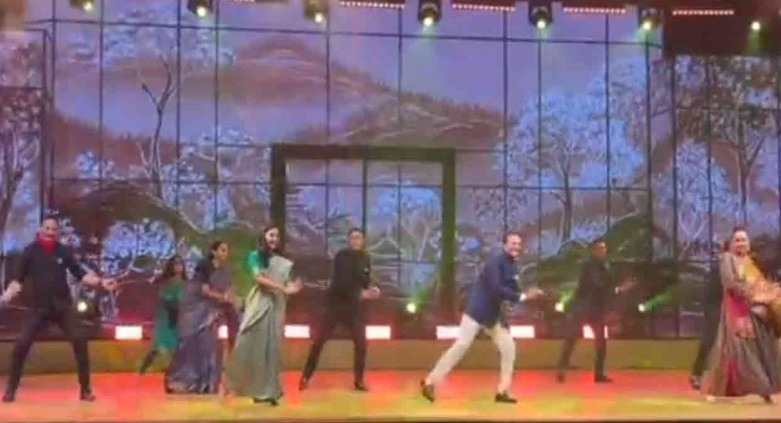 நவீன் ஜிந்தால் மகள் திருமணத்தில் பெண் எம்.பி.,க்கள் உற்சாக நடனம்!