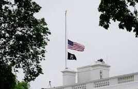 டிரம்ப் பதவியேற்கும் போது அமெரிக்க கொடி அரைக் கம்பத்தில் பறந்துக் கொண்டிருக்கும்... ஏன்? என்ன செய்ய போகிறார் டிரம்ப்!?