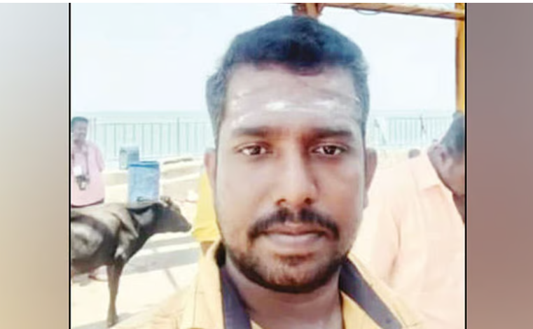 பேருந்து நிலையத்தில் இளம்பெண்ணைக் கத்தியால் குத்திய இளைஞருக்குப் பொதுமக்கள் தர்மஅடி!