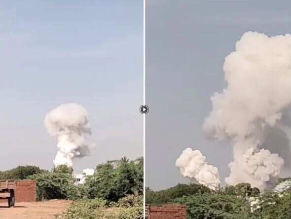 சாத்தூர் பட்டாசு ஆலை வெடிவிபத்தில் ஒருவர் பலி; தீயணைப்புத் துறையினர் தீவிரப் போராட்டம்!