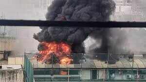 வணிக வளாகத்தில் தீ விபத்து ... மேல் தளத்தில் சிக்கியவர்கள் மீட்பு நடவடிக்கை!