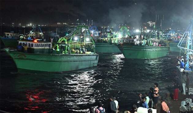 குறைந்த காற்றழுத்த தாழ்வு மண்டலம்... 7 நாட்களுக்கு பின் கடலுக்கு மீன்பிடிக்கச் சென்ற மீனவர்கள்!