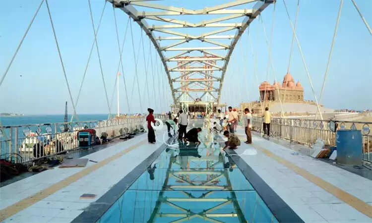 2 நாட்களில் 22000 பேர்... விடுமுறை நாளில் கண்ணாடி பாலத்தில் குவிந்த சுற்றுலாப் பயணிகள்!