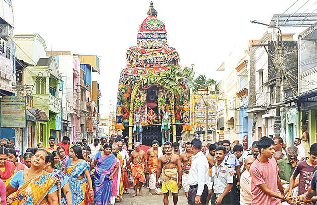 வெயிலுகந்த அம்மன் கோவில் ஆவணித் திருவிழா தேரோட்டம்... திருச்செந்தூரில் கோலாகலம்!