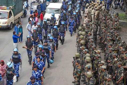 பேனர்கள், போஸ்டர்கள் கிழிப்பு!! மாவட்டம் முழுவதும் 144 தடை உத்தரவு!! நீடிக்கும் பதற்றநிலை!!