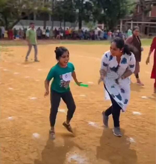 கேரள ஆசிரியையின் வைரல் வீடியோ... நெகிழும் பெற்றோர்கள்!