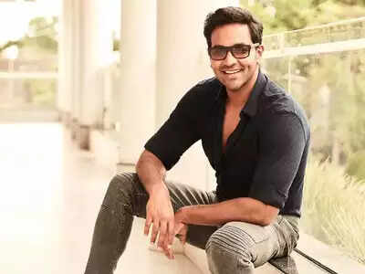 படப்பிடிப்பில் பிரபல நடிகர் காயம்... மருத்துவமனையில் அனுமதி! ரசிகர்கள் அதிர்ச்சி!