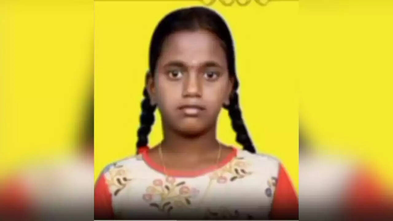 சிக்கன் குழம்பு சாப்பிட்ட மாணவி மரணம்... 3 பேர் தீவிர சிகிச்சை பிரிவில் அனுமதி!