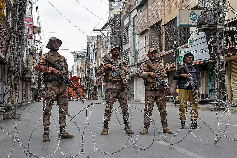 பயங்கரவாதிகள்