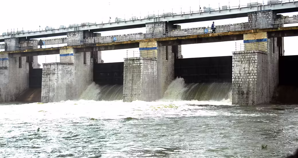 செம்பரம்பாக்கம் ஏரி உபரிநீர் திறப்பு... கரையோர மக்களுக்கு வெள்ள அபாய எச்சரிக்கை!