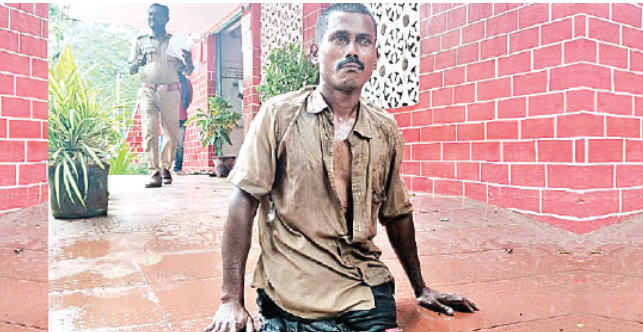 மாற்றுத்திறனாளி தீக்குளிக்க முயற்சி!! கலெக்டர் அலுவலகத்தில் பரபரப்பு!!