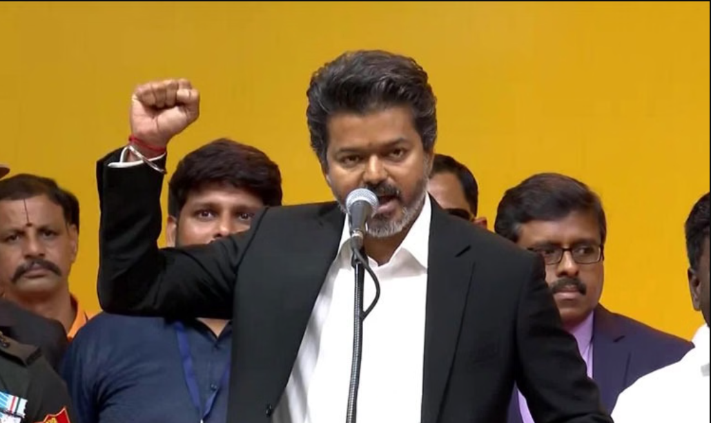 அதிகாரத்தை தவறாக பயன்படுத்துபவர்கள் இருந்தா இப்பவே விலகிடுங்க... முதல்வர் விஜய் எச்சரிக்கை!