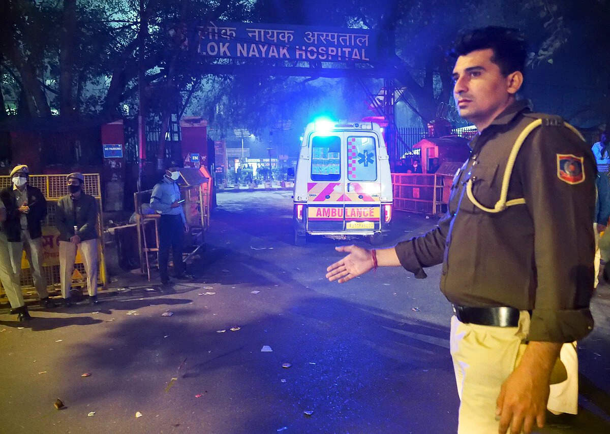 கார் வெடிப்பு தற்கொலைத் தாக்குதல்... உயிரிழந்தோர் எண்ணிக்கை 13ஆக உயர்வு!