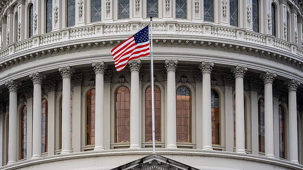 அமெரிக்க அரசு நிர்வாகம் முடக்கம்... 7.50 லட்சம் ஊழியர்கள் பாதிப்பு!