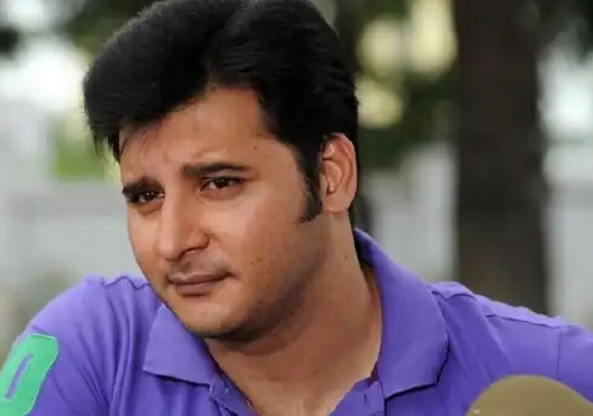 வீடியோ!! ”வாடகை கொடுக்க கூட பணமில்ல”!! டாக்சி டிரைவரானேன்!! கண்ணீருடன் பிரபல நடிகர்!!