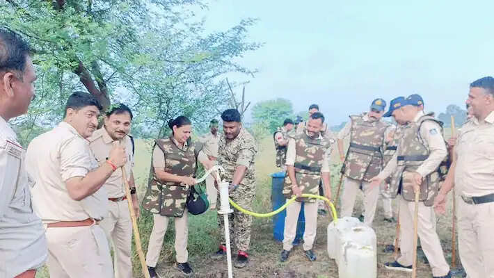 அதிர்ச்சி! 7 அடி ஆழத்தில் கள்ளச்சாராய கிணறு! அடி பம்பு வைத்து விநியோகித்த கும்பல்!