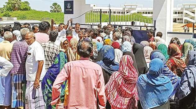 மாணவிக்கு ஆசிரியர் பாலியல் தொல்லை... பள்ளியை முற்றுகையிட்டு பொதுமக்கள் போராட்டம்!