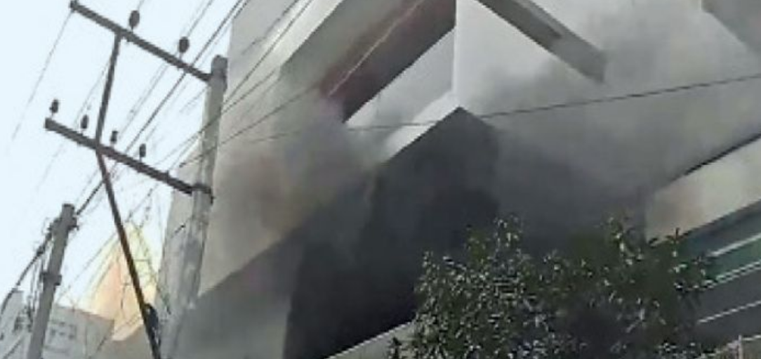 மாஜி அமைச்சர் வீடு மீது பெட்ரோல் குண்டு வீச்சு... பெரும் பரபரப்பு!