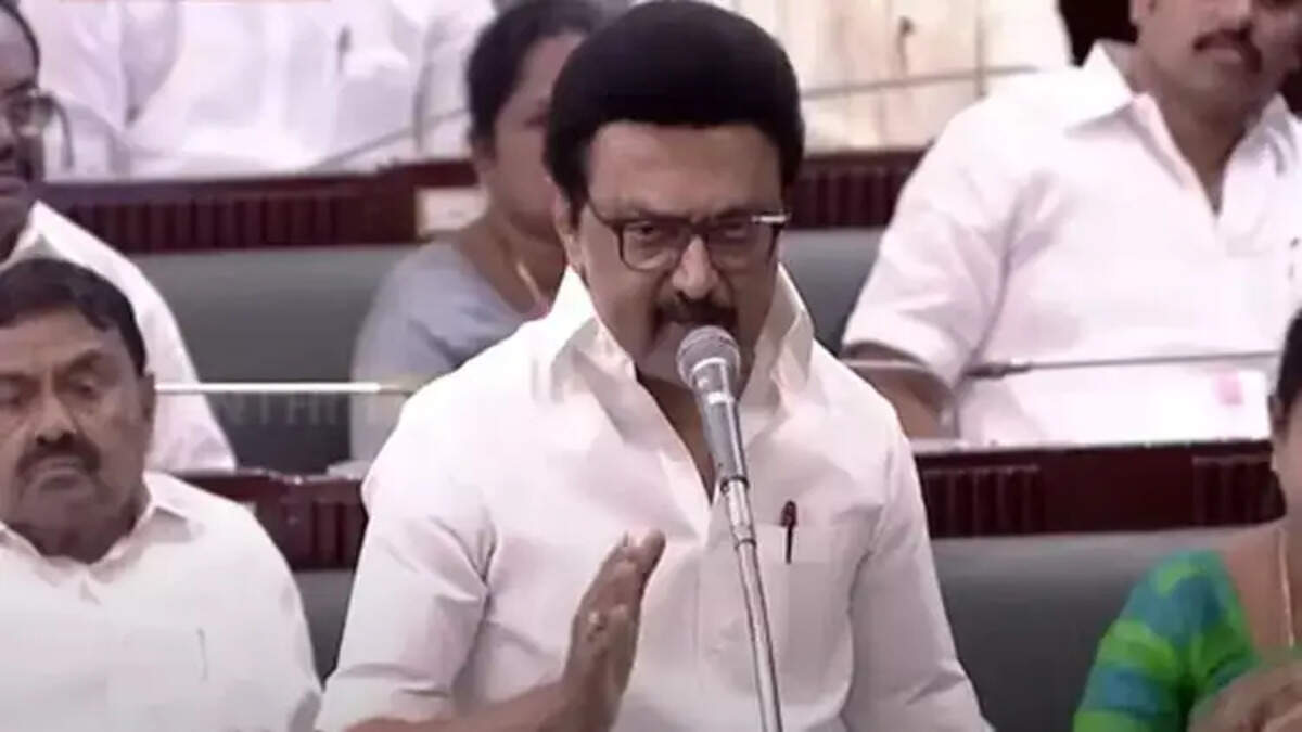 நான் பேசுவதை கேட்டுவிட்டு &nbsp;வெளிநடப்பு செய்ங்க... இபிஎஸ் சட்டசபையை விட்டு வெளியேறும் போது முதல்வர் ஸ்டாலின் ஆவேசம்... ! &nbsp;