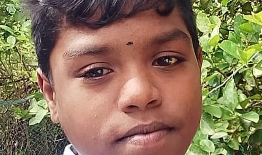 பள்ளி வளாகத்தில் பாம்பு கடித்த 11-ம் வகுப்பு மாணவன் பலி... கதறித் துடித்த பெற்றோர்!