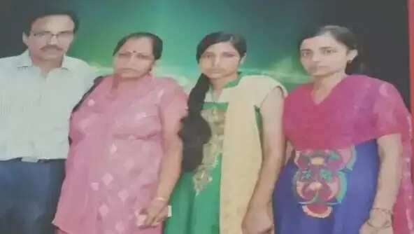 பெரும் அதிர்ச்சி... ஒரே குடும்பத்தை சேர்ந்த 5 பேர் தற்கொலை... !