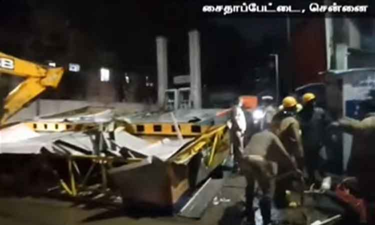 மழையால் கூரை சரிந்து விழுந்த பெட்ரோல் பங்க்கிற்கு சீல்... அதிகாரிகள் அதிரடி !!