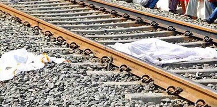 கூட்ட நெரிசல்.. ஓடும் ரயிலில் இருந்து கீழே விழுந்து பொறியியல் மாணவர் பலி!