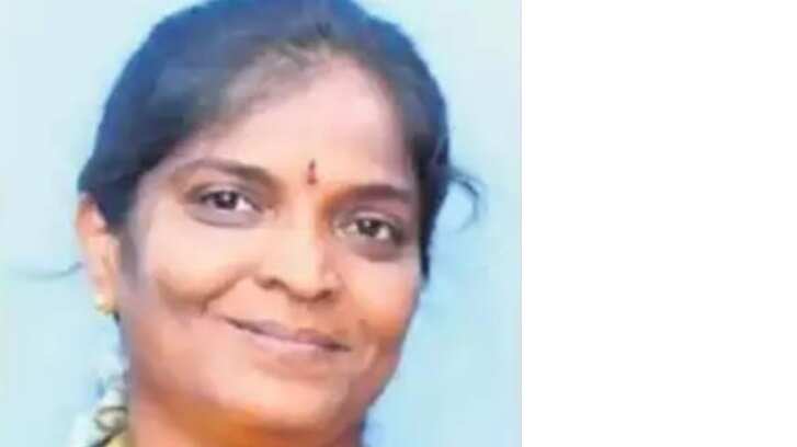 நெஞ்சை உலுக்கும் சோகம்..!! தாய் இறந்தது தெரியாமல் சடலத்துடன் 2 நாட்கள் வாழ்ந்த சிறுவன்!!