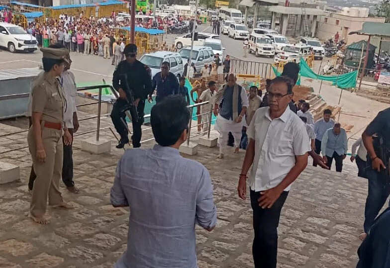 ராஜ்நாத் சிங் மருதமலை முருகன் கோயிலில் சாமி தரிசனம்!